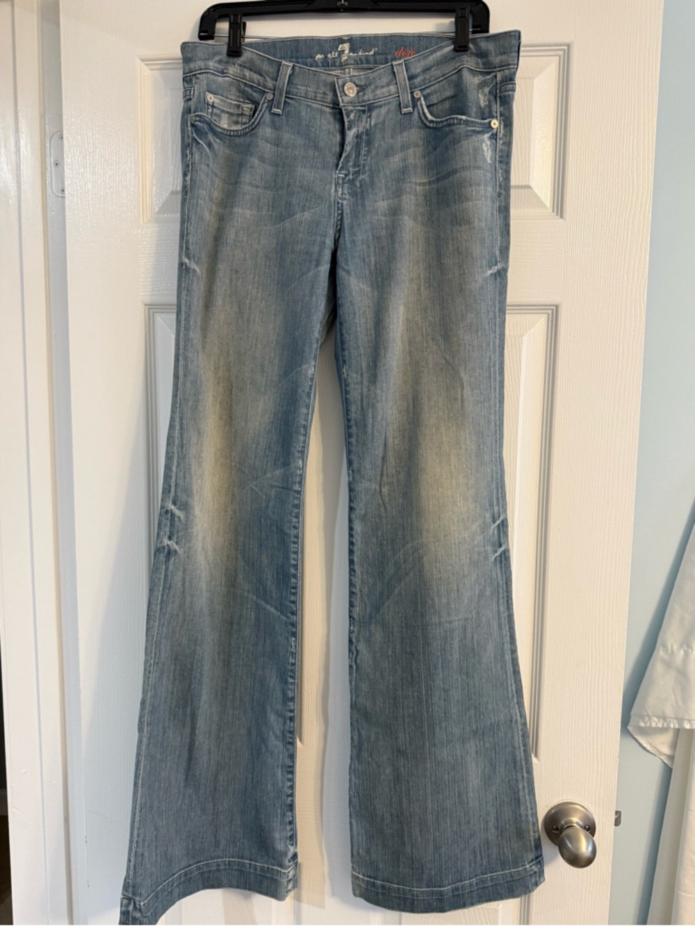 Women’s 7 For All Mankind Light Wash Flared Jeans